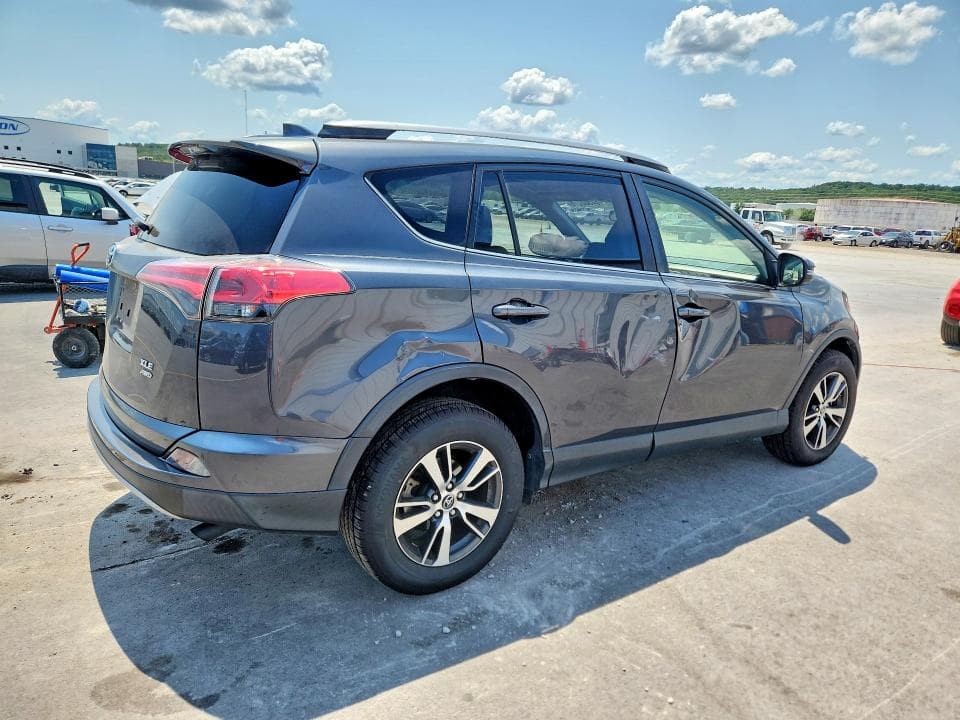 2018 TOYOTA RAV4 XLE 3