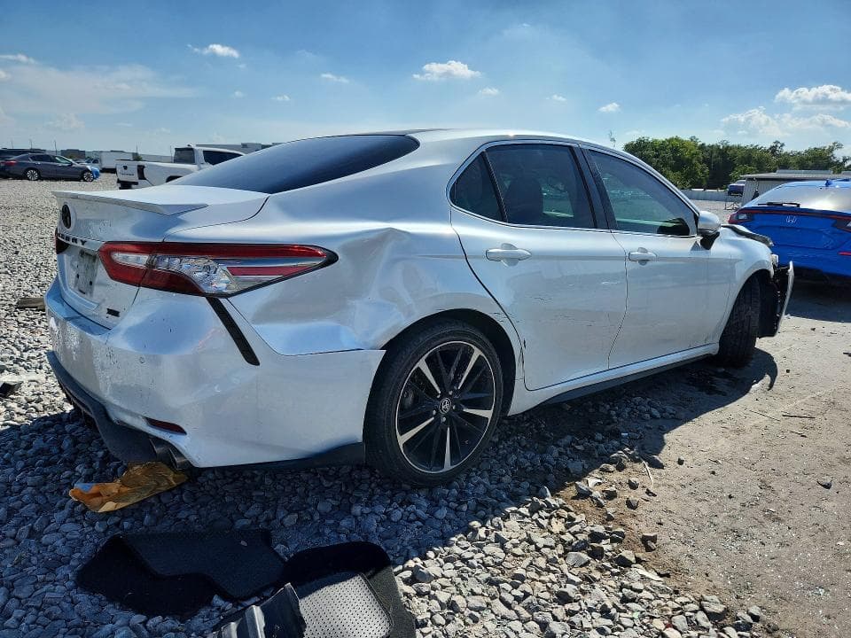2018 TOYOTA CAMRY XSE 3
