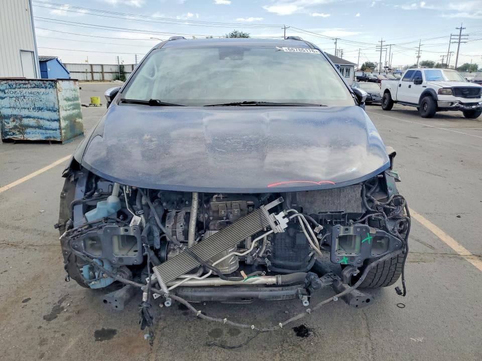 2019 CHRYSLER PACIFICA LIMITED 5