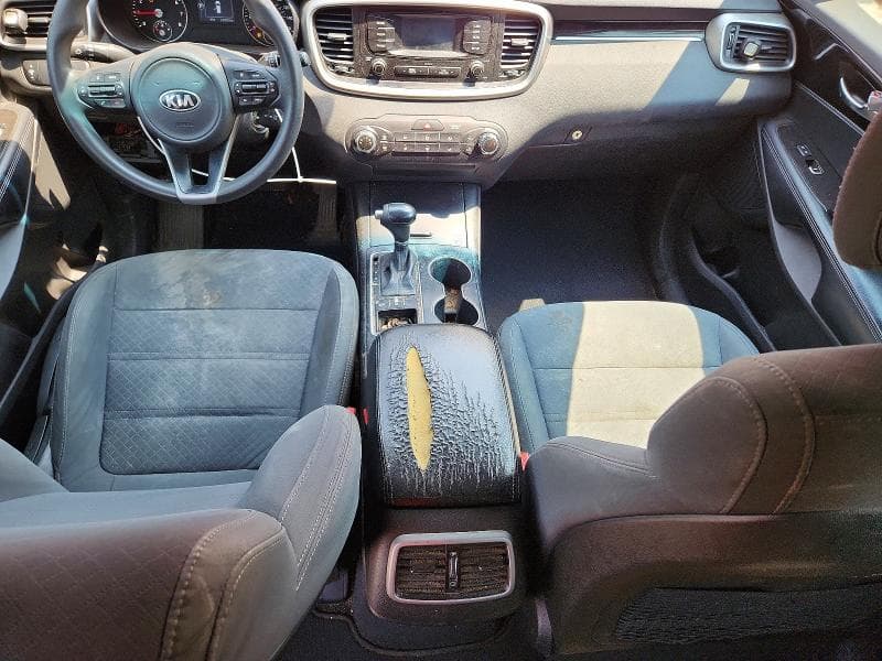 2017 KIA SORENTO LX 8