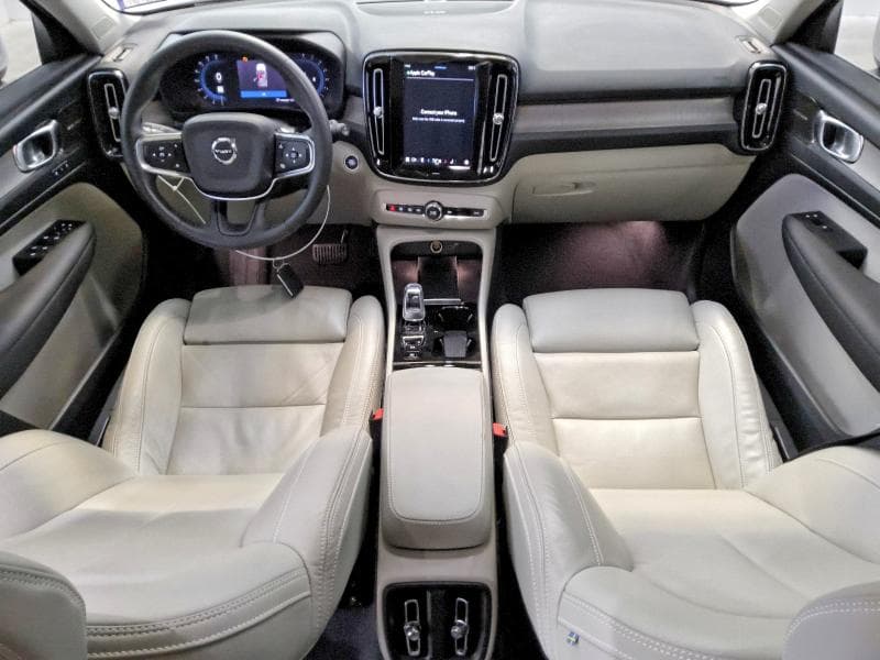 2023 VOLVO XC40 PLUS 8