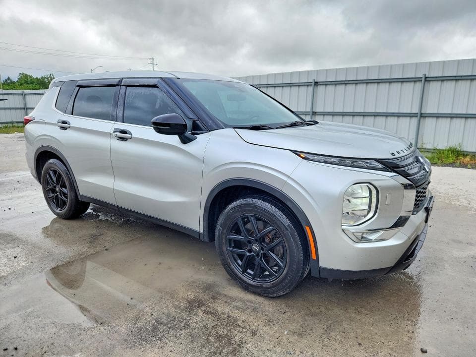 2023 MITSUBISHI OUTLANDER SE 4