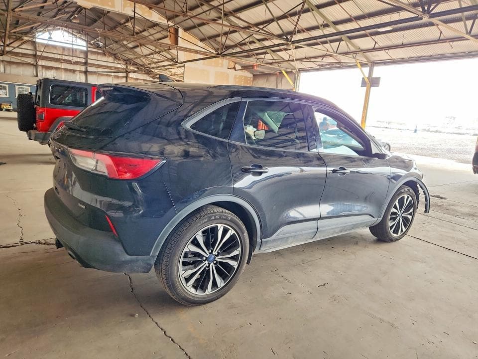 2021 FORD ESCAPE SE 3