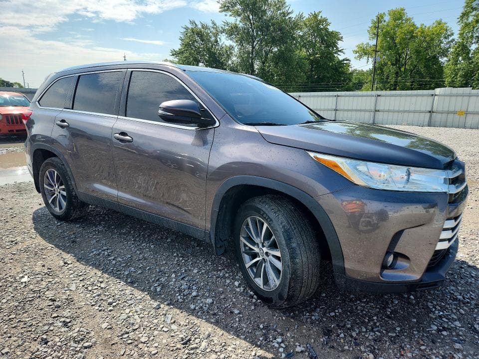 2019 TOYOTA HIGHLANDER XLE 4