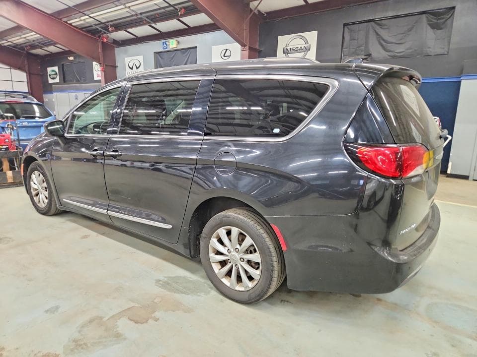 2017 CHRYSLER PACIFICA 2