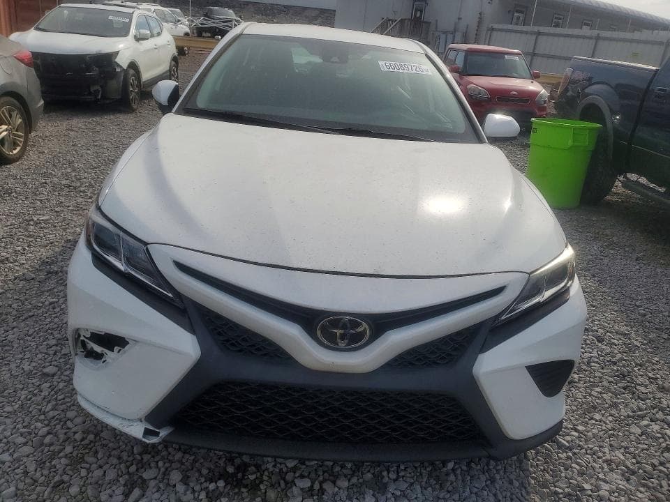 2020 TOYOTA CAMRY SE 5