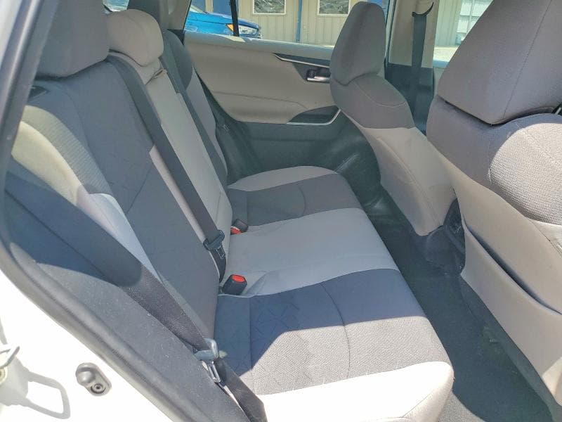 2020 TOYOTA RAV4 XLE 11