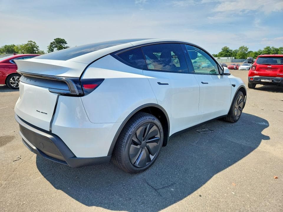 2026 TESLA MODEL Y 3