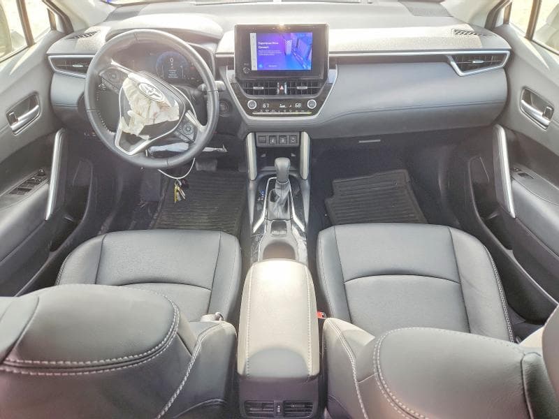 2024 TOYOTA COROLLA CROSS XLE 8