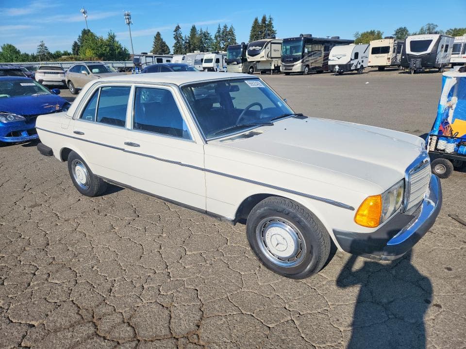 1982 MERCEDES-BENZ 240 D 4