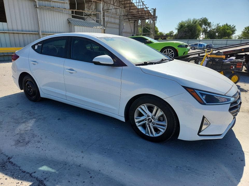2020 HYUNDAI ELANTRA SEL 4