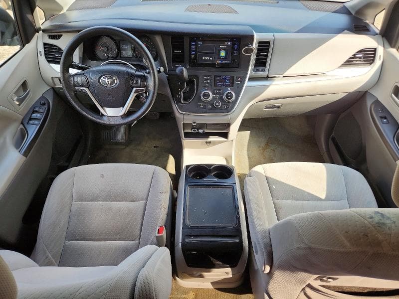 2017 TOYOTA SIENNA LE 8