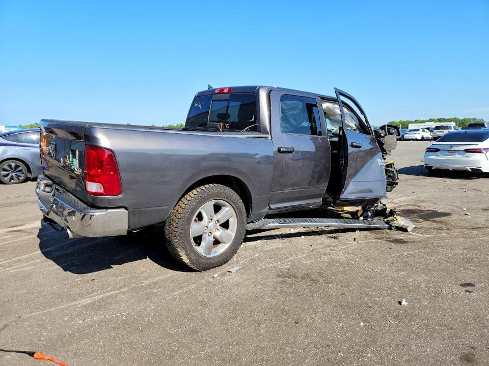 2019 RAM 1500 CLASSIC SLT 3