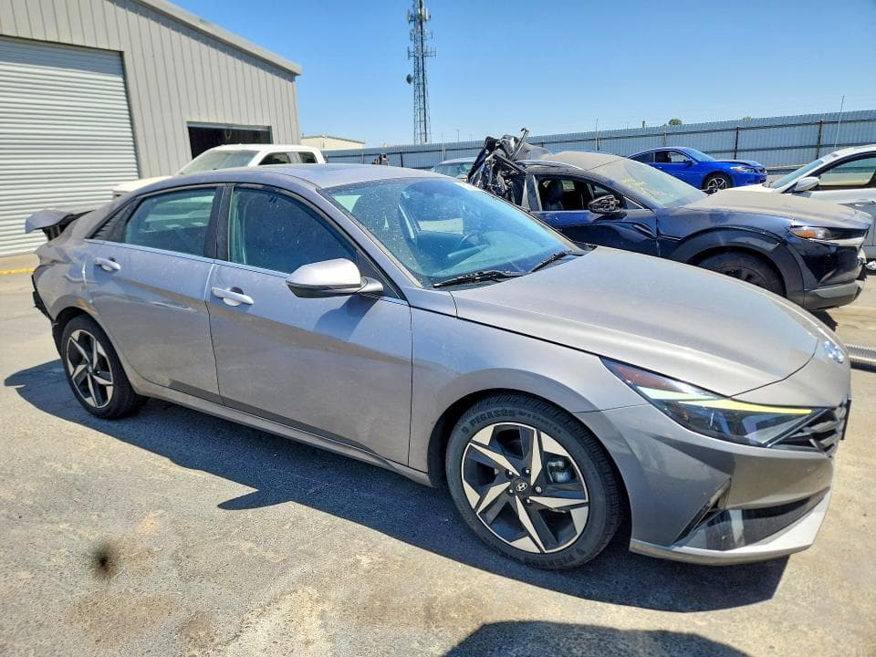 2023 HYUNDAI ELANTRA LIMITED 4