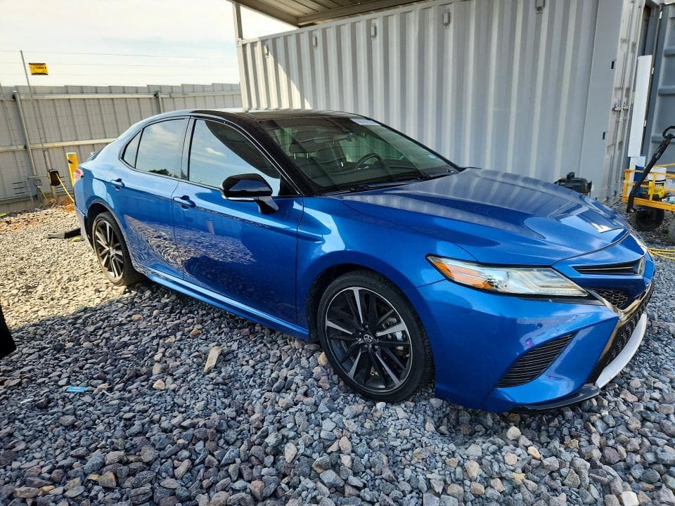 2018 TOYOTA CAMRY XSE 4