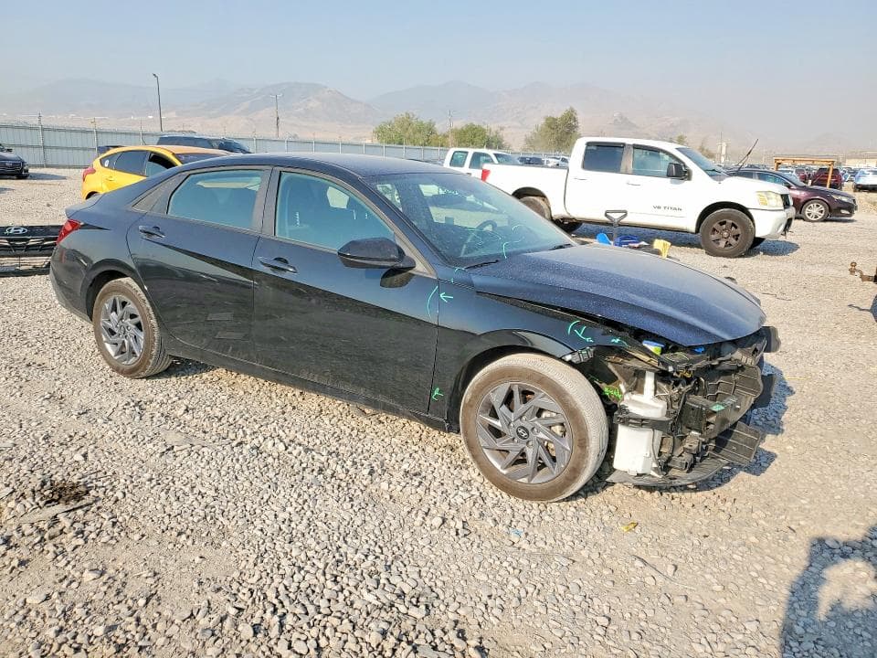2024 HYUNDAI ELANTRA SEL 4