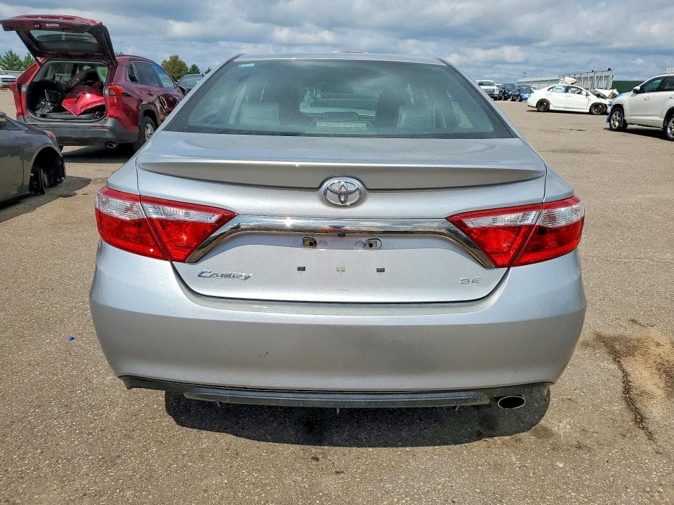 2017 TOYOTA CAMRY SE 6