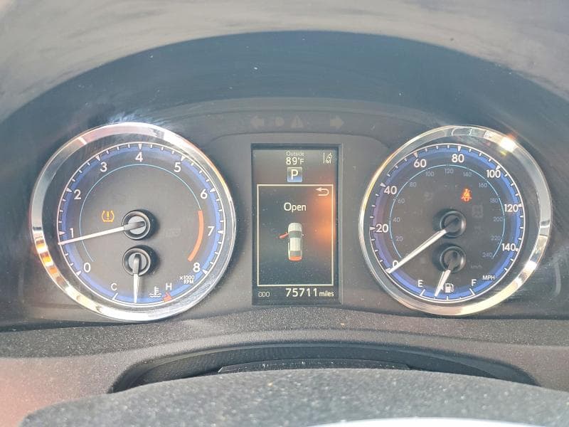 2017 TOYOTA COROLLA SE 9