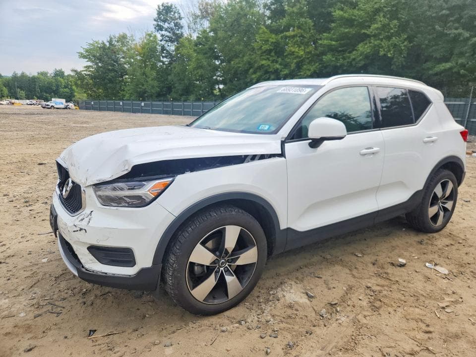 2020 VOLVO XC40 T5 MOMENTUM - 1