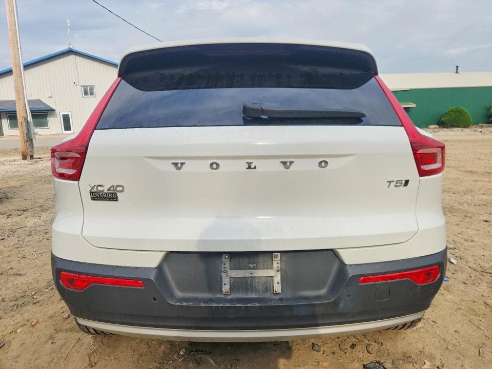 2020 VOLVO XC40 T5 MOMENTUM 6