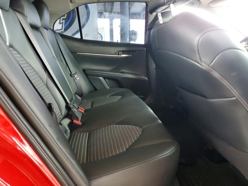 2020 TOYOTA CAMRY SE 10