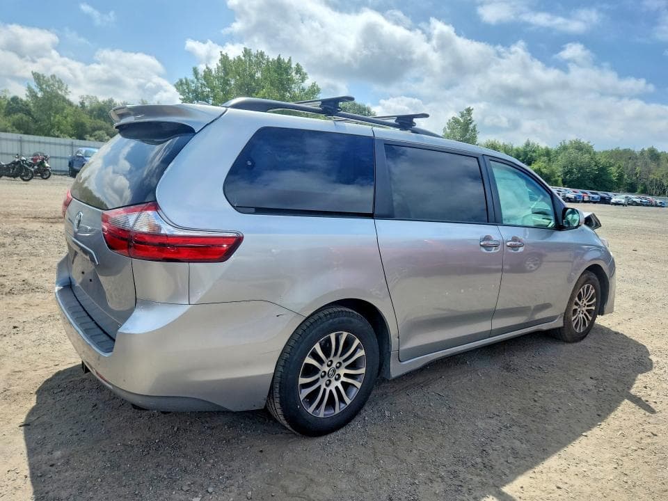 2020 TOYOTA SIENNA XLE 8-PASSENGER 3