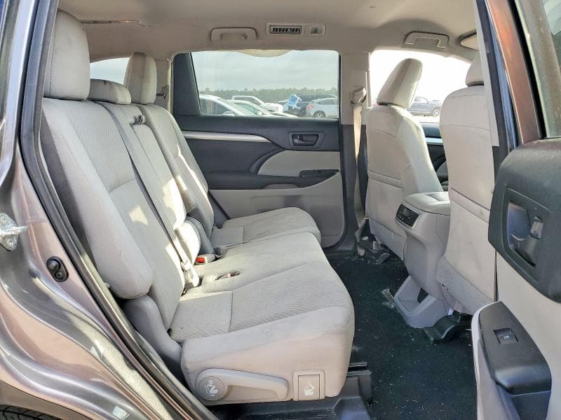 2018 TOYOTA HIGHLANDER LE 11
