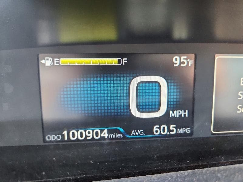 2018 TOYOTA PRIUS THREE 9