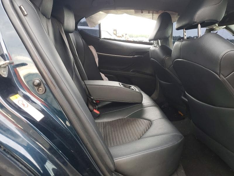 2018 TOYOTA CAMRY SE 10