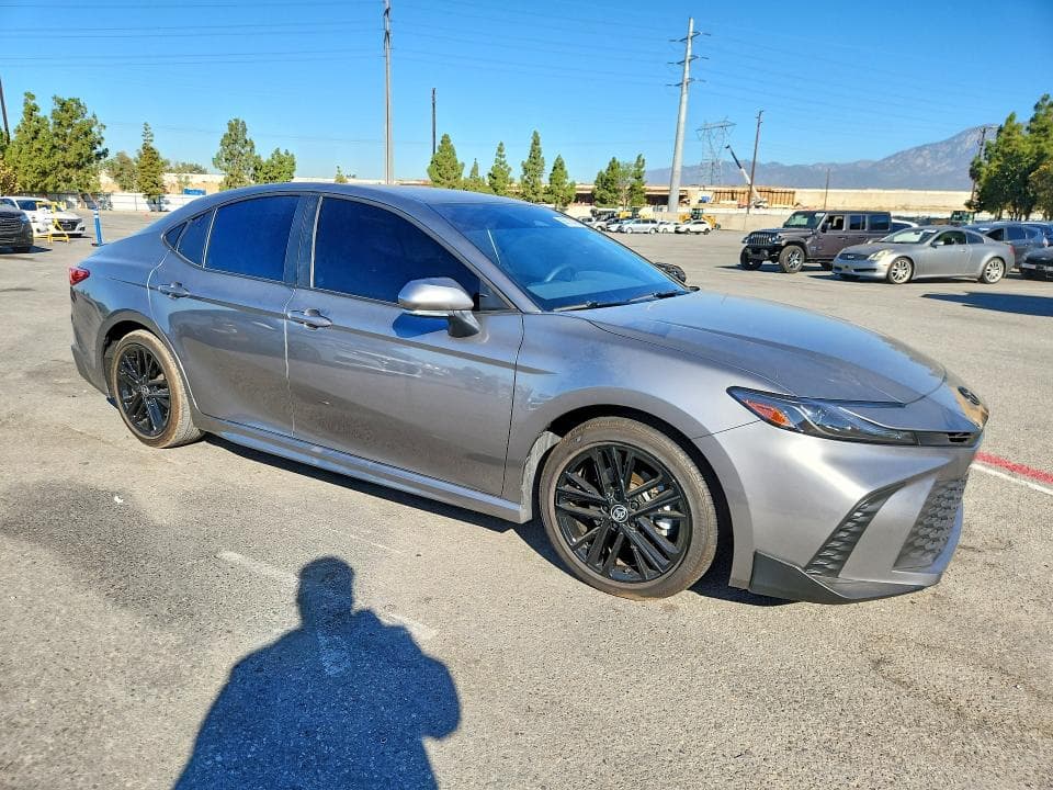 2025 TOYOTA CAMRY SE 4