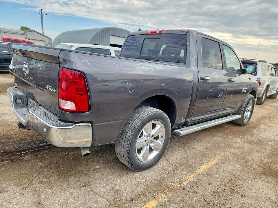 2017 RAM 1500 SLT 3