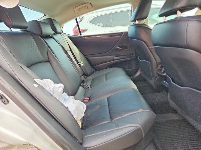 2020 LEXUS ES 300H 10