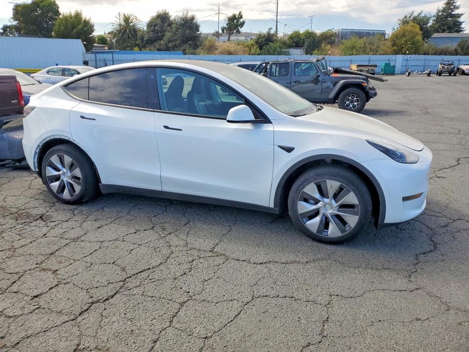 2023 TESLA MODEL Y 4