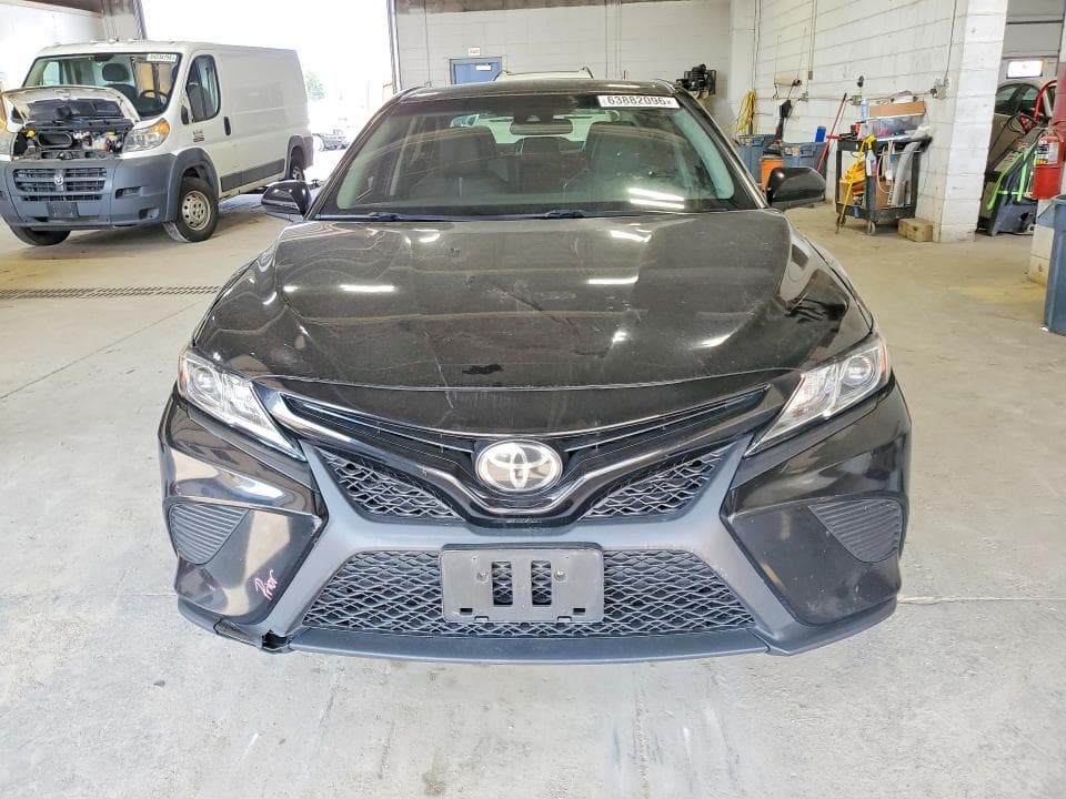 2018 TOYOTA CAMRY SE 5