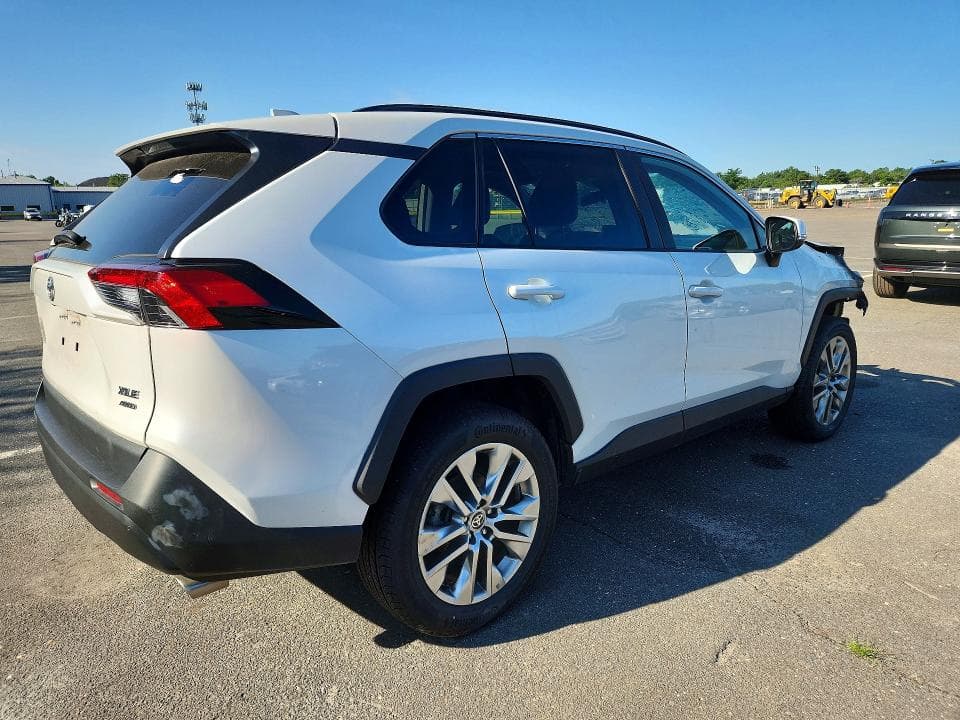 2023 TOYOTA RAV4 XLE PREMIUM 3