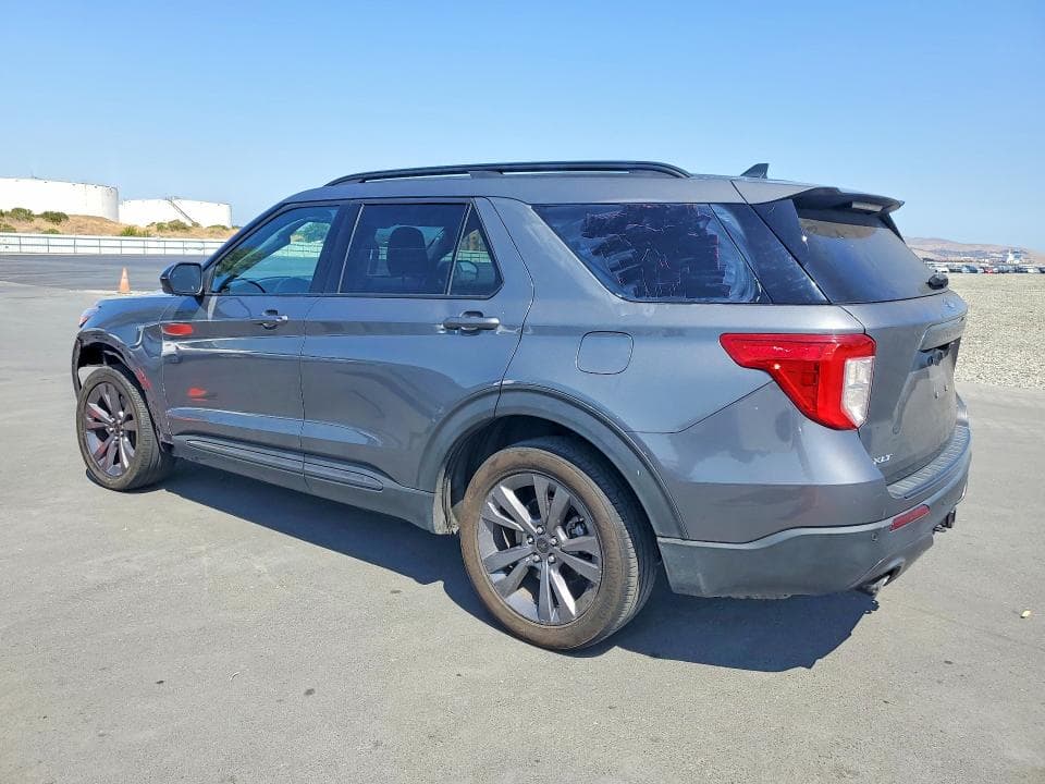 2022 FORD EXPLORER XLT 2