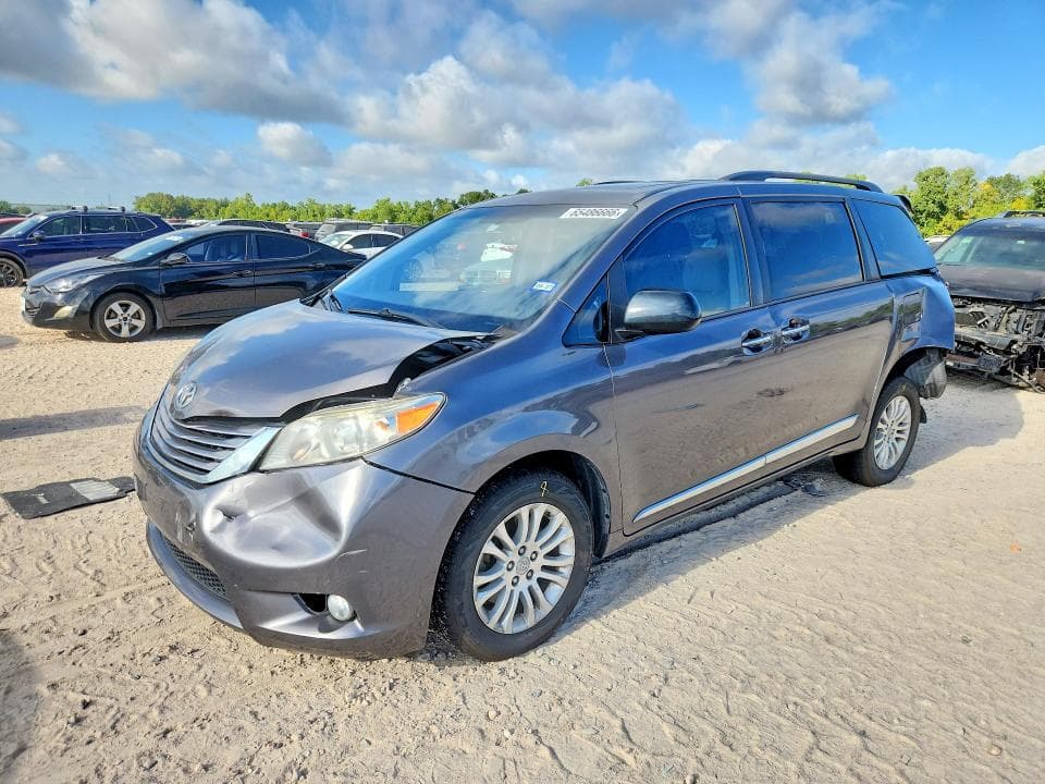 2017 TOYOTA SIENNA XLE 8-PASSENGER