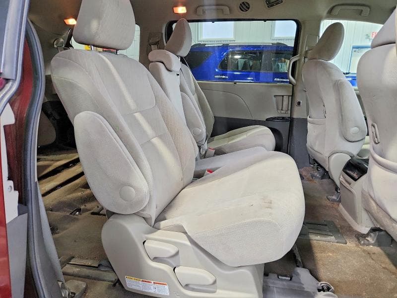 2017 TOYOTA SIENNA LE 11