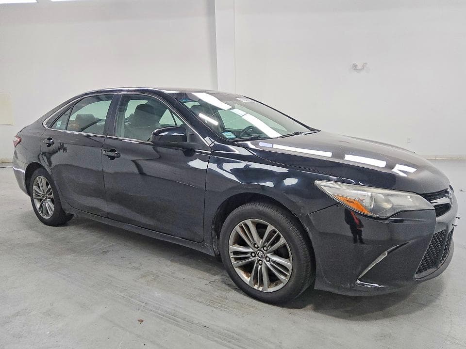 2017 TOYOTA CAMRY SE 4