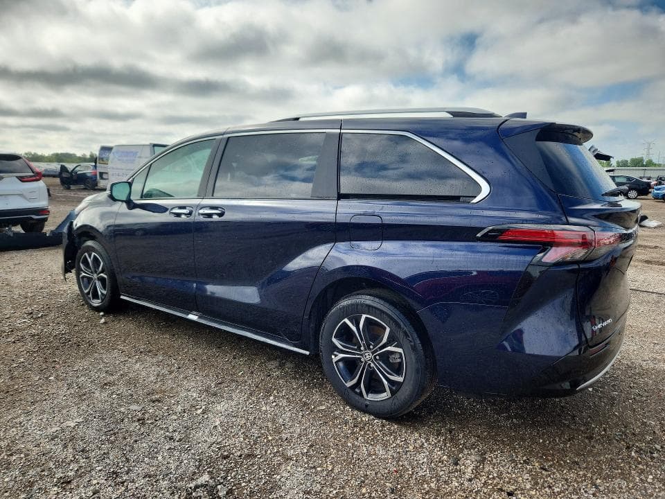 2025 TOYOTA SIENNA PLATINUM 7-PASSENGER 2
