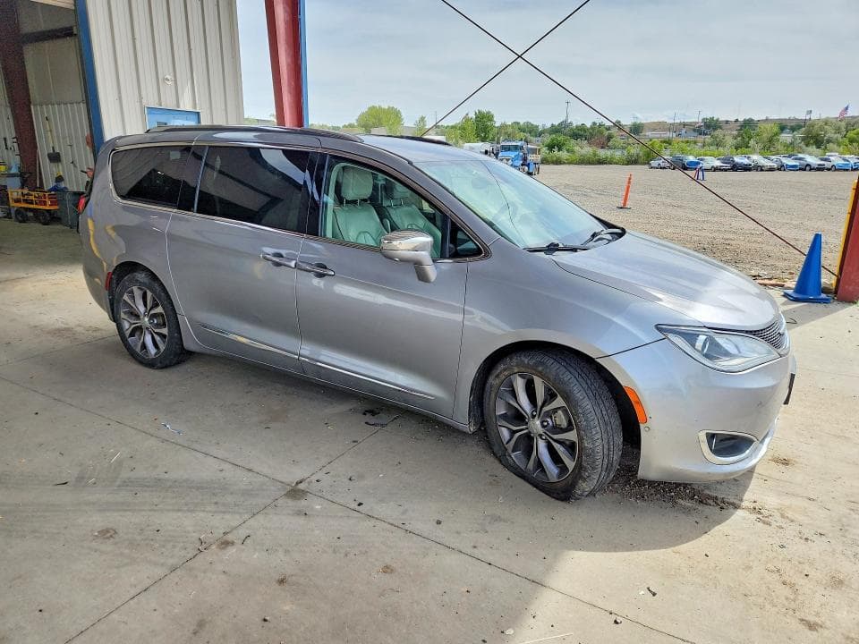 2018 CHRYSLER PACIFICA LIMITED 4