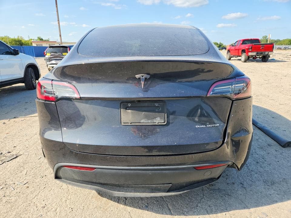 2025 TESLA MODEL Y 6