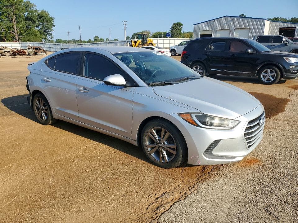 2018 HYUNDAI ELANTRA SEL 4
