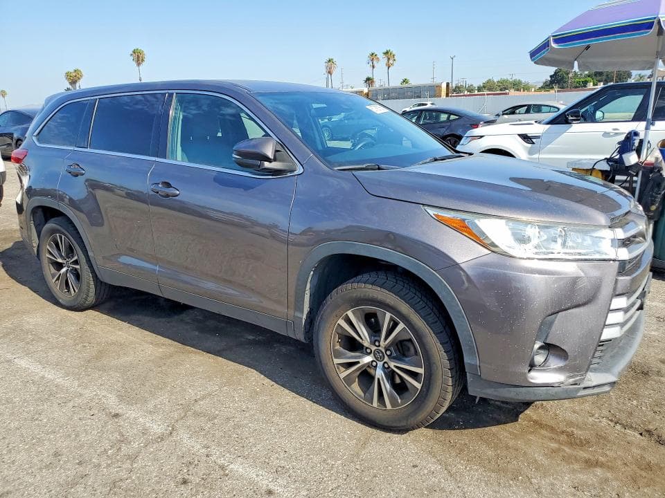 2019 TOYOTA HIGHLANDER LE 4