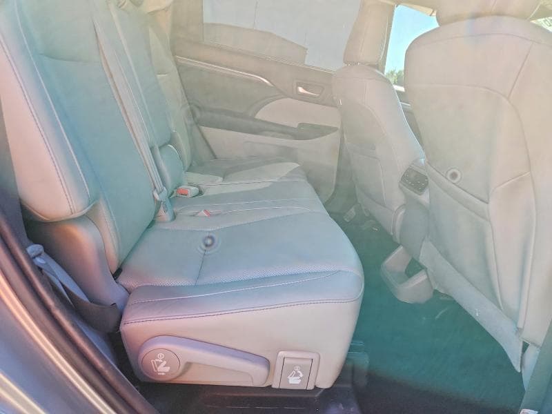 2018 TOYOTA HIGHLANDER LIMITED PLATINUM 10