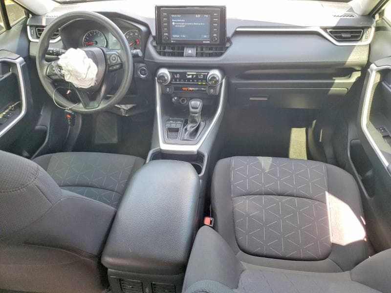 2020 TOYOTA RAV4 XLE 8
