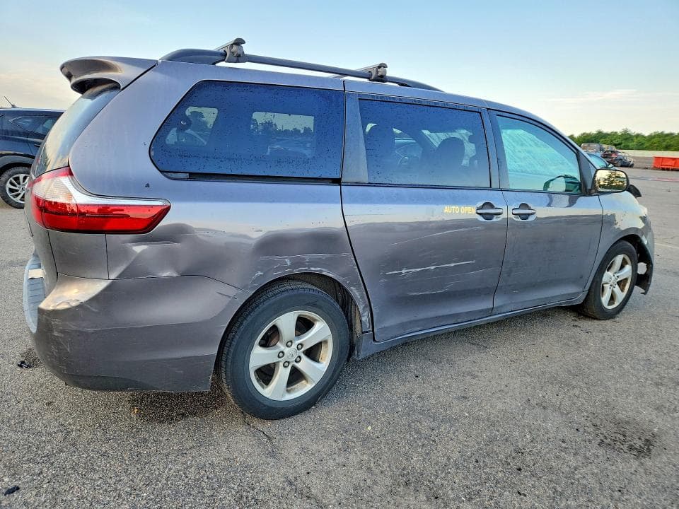 2017 TOYOTA SIENNA LE 3