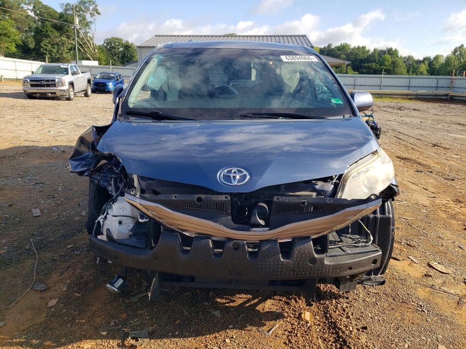 2017 TOYOTA SIENNA XLE 7-PASSENGER 5