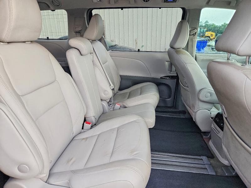 2018 TOYOTA SIENNA XLE 8-PASSENGER 11