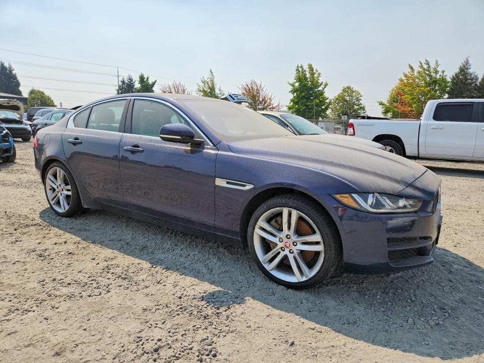 2017 JAGUAR XE PRESTIGE 4